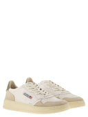 Autry -medalist med lavt læder og ruskind sneakers