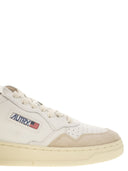 Autry -medalist med lavt læder og ruskind sneakers