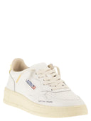 Autry Medalist Low Leather Sneakers With Embossed Logo