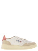 Autry -medalist med lavt læder og ruskind sneakers
