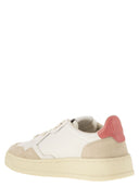 Autry -medalist med lavt læder og ruskind sneakers