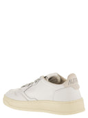 Autry Medalist Low Leather Sneakers