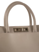 Sac à main moyen Fabiana Filippi avec accessoire métallique