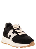 Hogan H641 Trainers With H On The Side