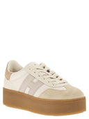 Hogan H698 Coole leren en suède sneakers met dikke zolen
