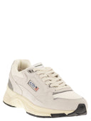 Zapatillas Autry Hyperway de ante y malla