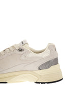Zapatillas Autry Hyperway de ante y malla