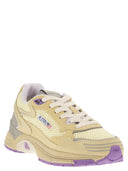Baskets Autry Hyperway en daim et en mesh
