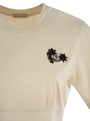 T-shirt de coton Moncler avec des perles faites à la main