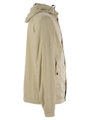Giacca con cappuccio antivento di Stone Island con antidrive