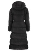 Moncler Chamer Long Down Jacket met kap en wolafwerking