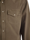 Brunello Cucinelli łatwa koszula w lekkim ubraniu barwiony dżins z kołkami prasowymi, epauletami i kieszeniami