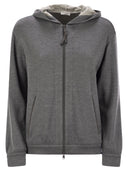 قميص من النوع الثقيل من الحرير والقطن من برونيلو كوتشينيللي مع المجوهرات