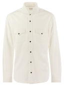 Brunello Cucinelli Leisure Fit Camiseta con pernos de prensa, charreteras y bolsillos