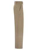 Brunello Cucinelli Ergonomische lose Hose in Baumwolle und Leinen vertuschen