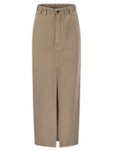 Brunello Cucinelli Chino裙子，穿着衣服染成棉和亚麻盖