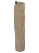 Brunello Cucinelli Chino裙子，穿着衣服染成棉和亚麻盖