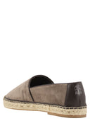 Brunello Cucinelli a lavé les espadrilles en daim avec des perles
