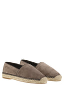 Brunello Cucinelli a lavé les espadrilles en daim avec des perles