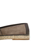 Brunello Cucinelli a lavé les espadrilles en daim avec des perles