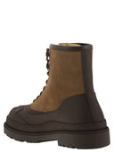 Brunello Cucinelli Duck靴子穿着绒面革和橡胶小牛皮