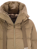 Herno eine Form -Down -Jacke mit Kapuze