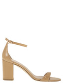Stuart Weitzman – Glänzende Ledersandalen mit Blockabsatz