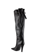 Saint Laurent zebrał buty