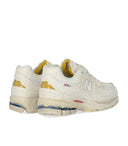 Sneaker New Balance Abzorb 2002 R di colore bianco sporco