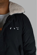 قبالة معطف أبيض