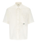 C.P. Compagnia fuori dalla camicia bianca con tasca