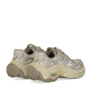 Sneaker grigia con drago di cenere