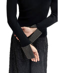 Essentiel Antwerp Gomi بلوزة سوداء