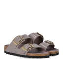 Birkenstock亚利桑那州大扣高光泽褪色的紫色凉鞋