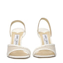 Jimmy Choo Sutton Damens Sandalen aus weißem/lattefarbenem Stoff