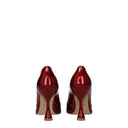 Damski patent Stuart Weitzman Décolleté Xcurve w kolorze czerwono-czerwonym