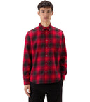 Woolrich Madras revisa la camisa roja y negra
