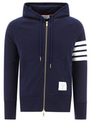 Thom Browne entwickelte 4 -bar -Kapuzenpullover