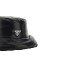 Cappello logo in pelle Prada