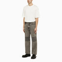 I nostri jeans erediti in nero e grigio esteso del terzo taglio