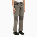 I nostri jeans erediti in nero e grigio esteso del terzo taglio