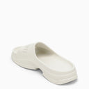 Zapatilla de goma blanca ganni con logotipo