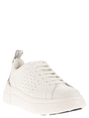 Red V Sneakers Bowalk