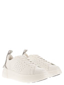 Red V Sneakers Bowalk