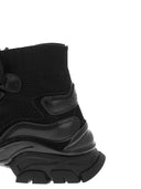 Moncler non lascia alcuna traccia di addestratori high top