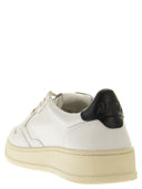 Autry Medalist Low Leather Sneakers