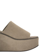 Brunello Cucinelli suede wiggen met kostbare welt