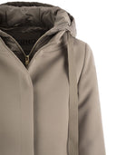 Herno una giacca a forma di cappa