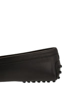 تودز متعطل مع سلسلة معدنية