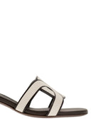 Sandalia de tacón de cuero de Tod